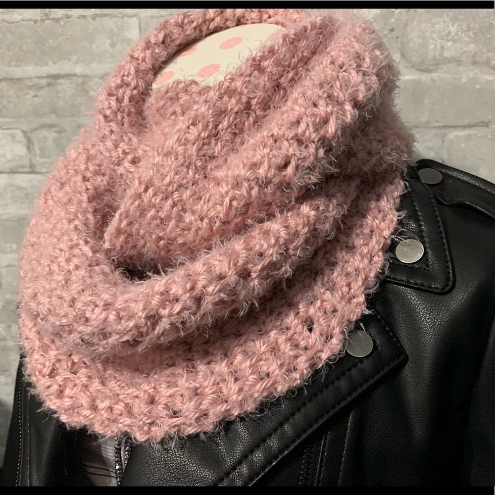 🧣Stylish & cozy knit cowl scarf.Wool/acrylic yarn.Hand knit.Colors available ♥️